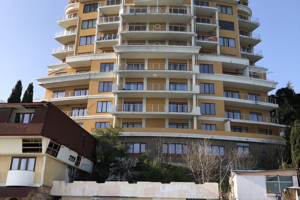 Продаётся 4-комнатная квартира, 167.7 м²