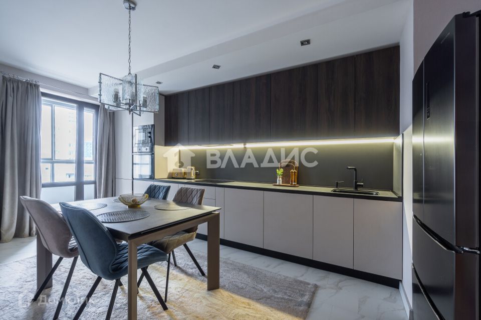 Продаётся 3-комнатная квартира, 127 м²