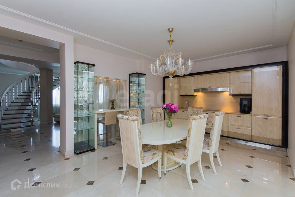 Продаётся 6-комнатная квартира, 470 м²