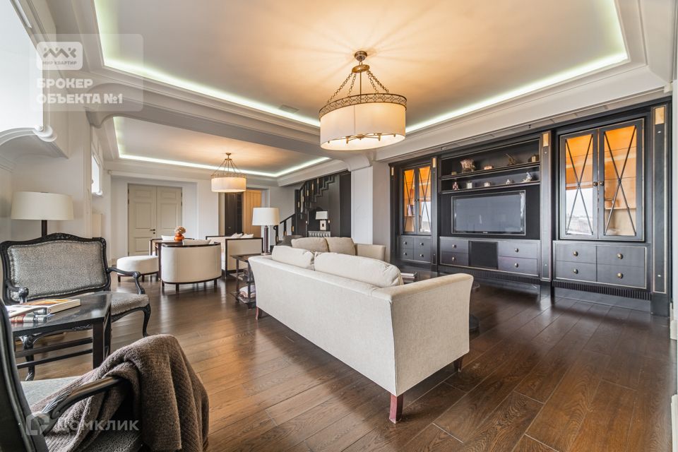 Сдаётся 5-комнатная квартира, 250 м²