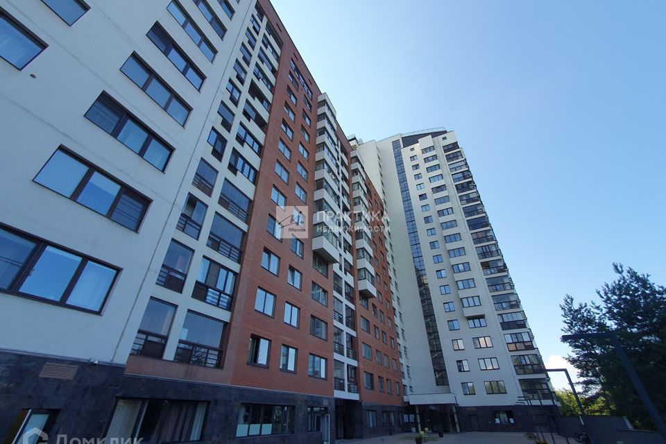 Продаётся 3-комнатная квартира, 108 м²