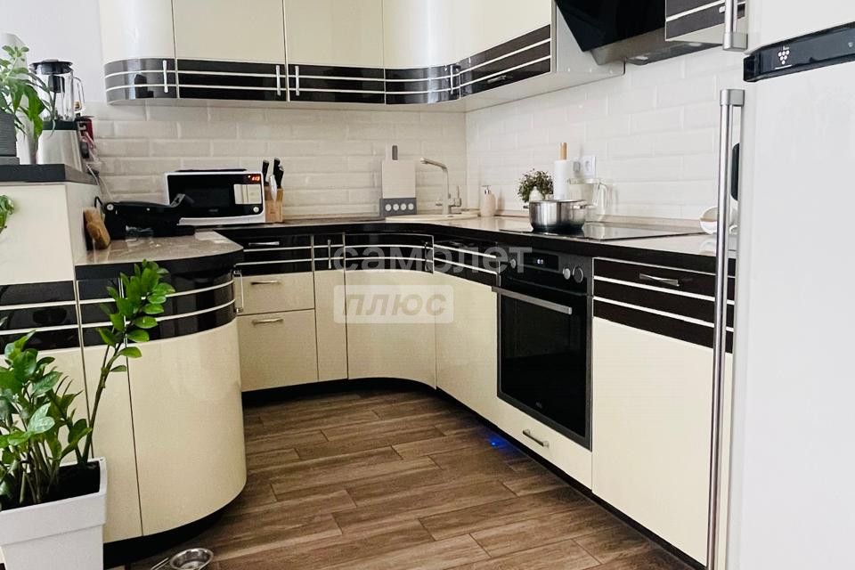 Продаётся 4-комнатная квартира, 87.1 м²