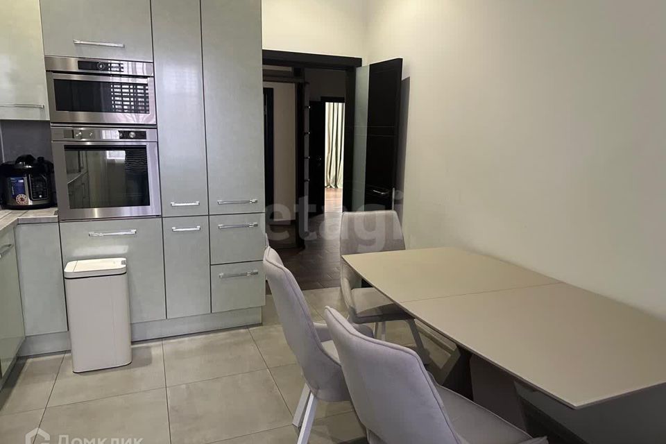 Продаётся 4-комнатная квартира, 113.6 м²