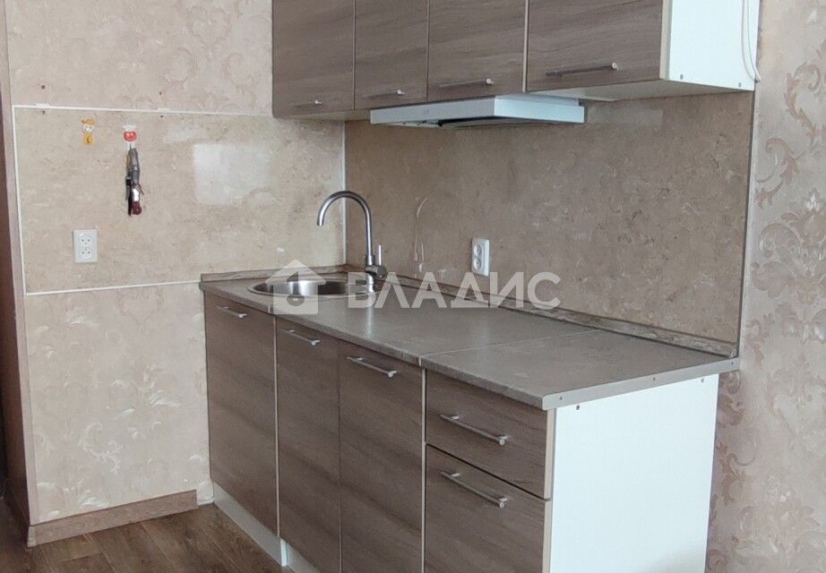 Продаётся комната в 10-комн. квартире, 17.3 м²