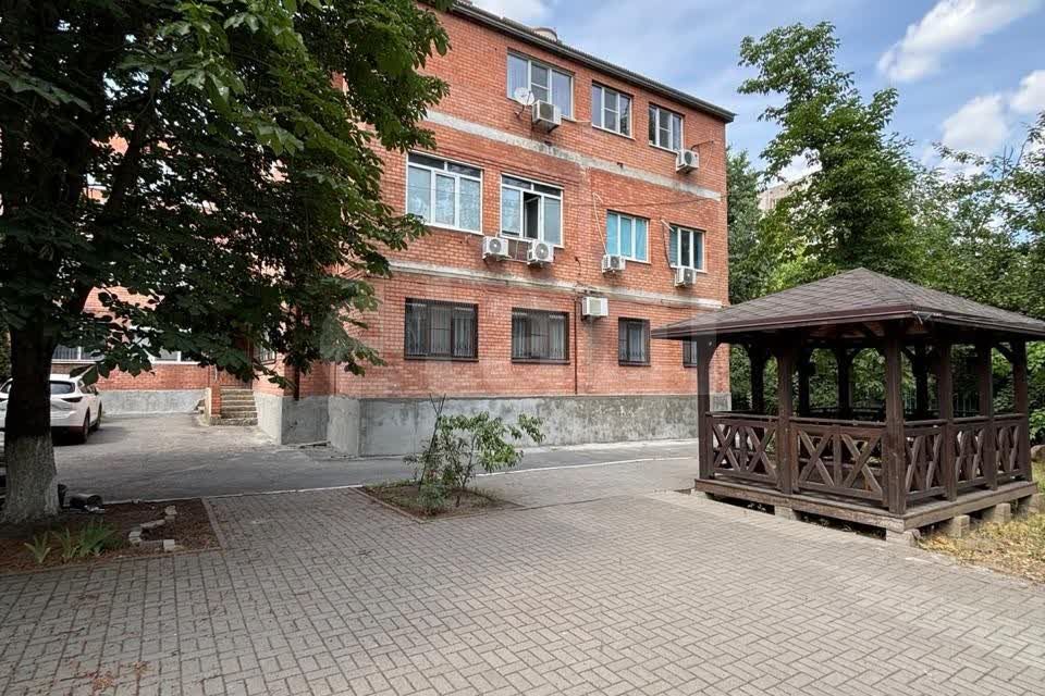 Продаётся 3-комнатная квартира, 121.7 м²