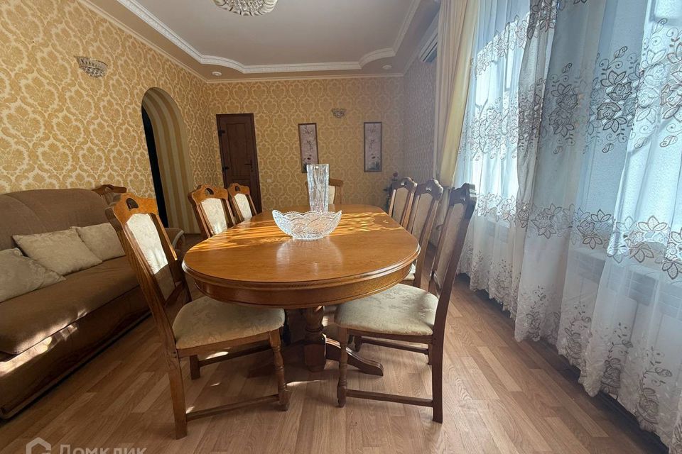 Продаётся 2-этажный дом, 258.1 м²