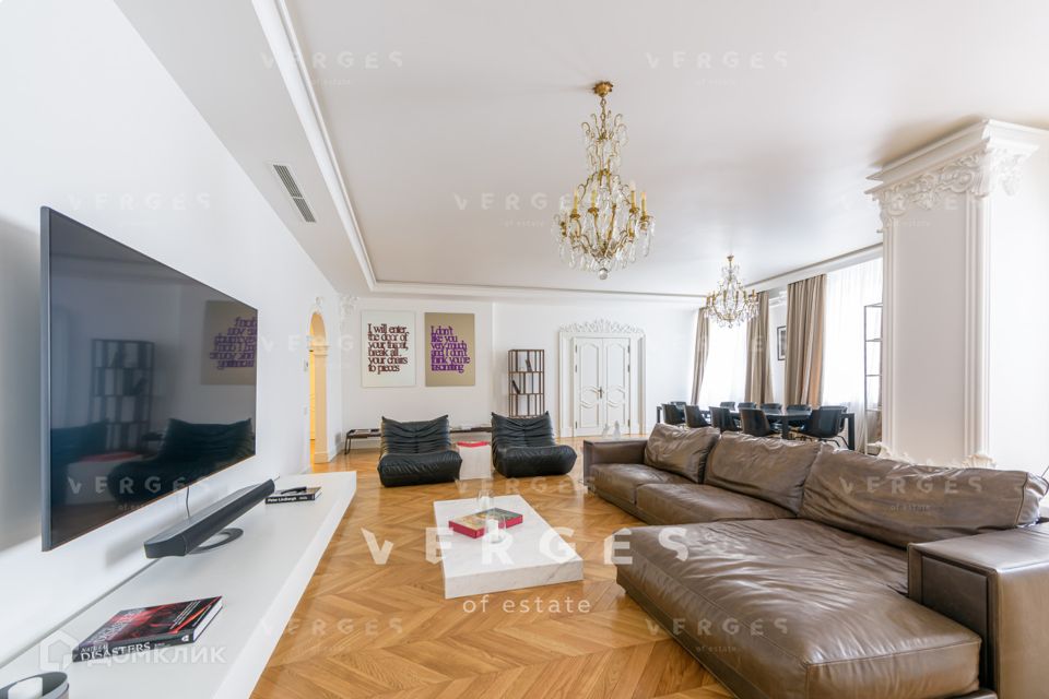 Сдаётся 4-комнатная квартира, 260 м²