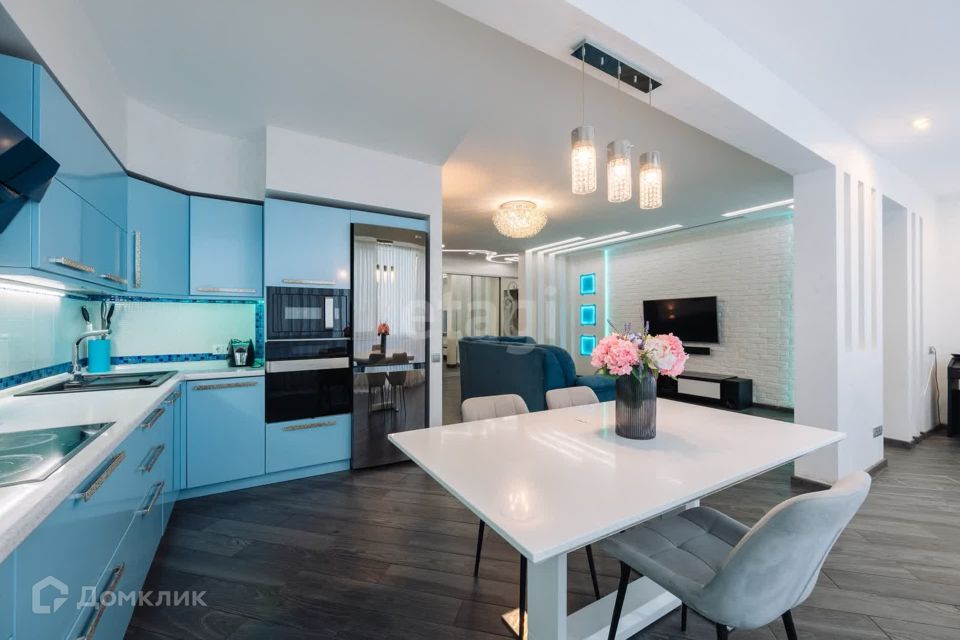 Продаётся 3-комнатная квартира, 110 м²