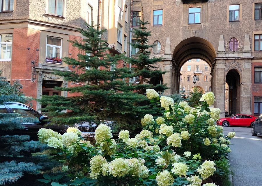 Продаётся 4-комнатная квартира, 104.8 м²