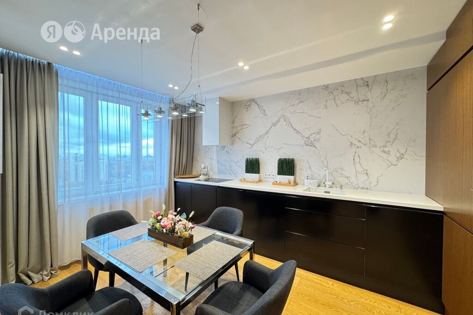Сдаётся 1-комнатная квартира, 81 м²