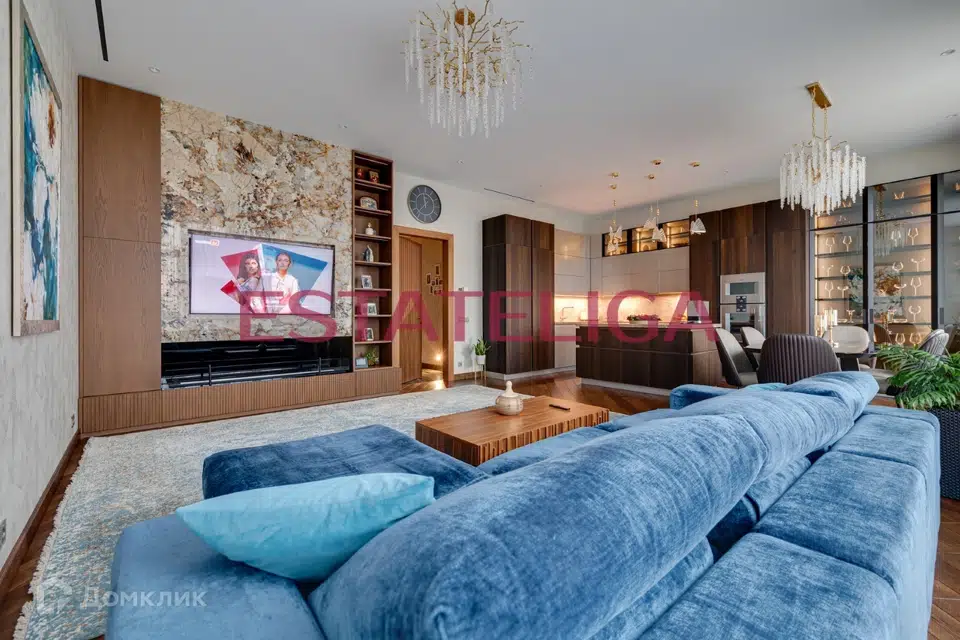 Продаётся 4-комнатная квартира, 165 м²