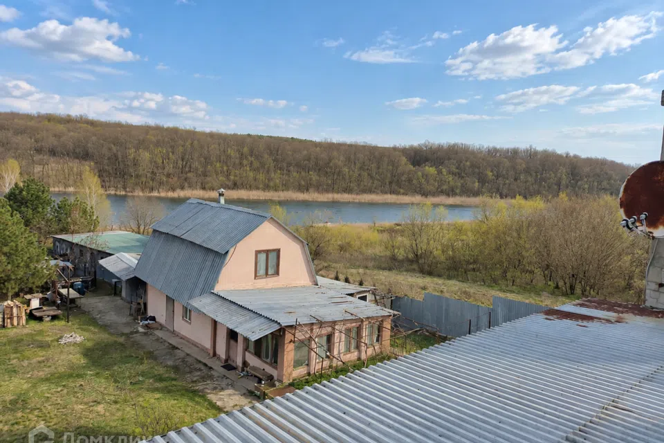 Продаётся 3-этажный дом, 260 м²