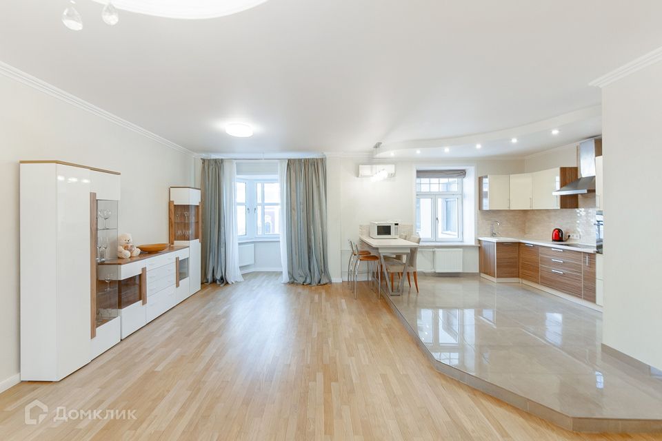 Продаётся 3-комнатная квартира, 130 м²