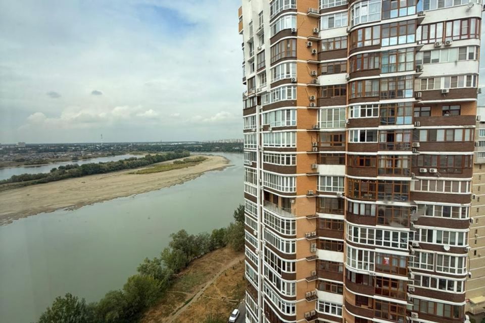 Продаётся 3-комнатная квартира, 106.1 м²