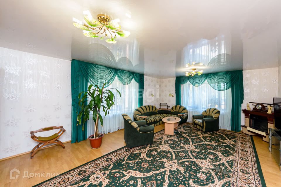Продаётся 4-комнатная квартира, 169.3 м²