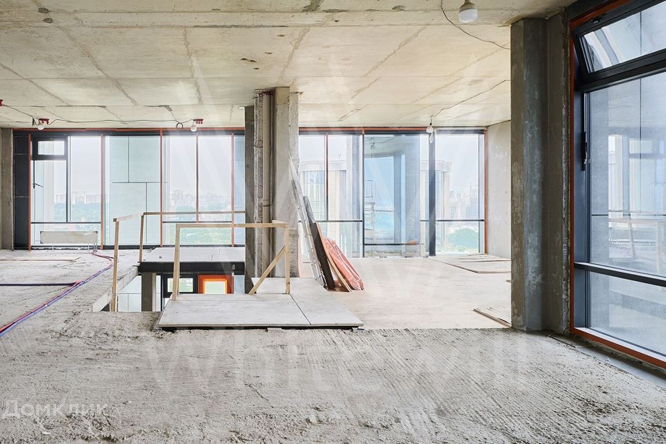 Продаётся 4-комнатная квартира, 250 м²