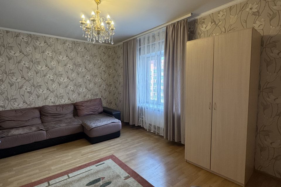 Сдаётся 2-комнатная квартира, 70 м²
