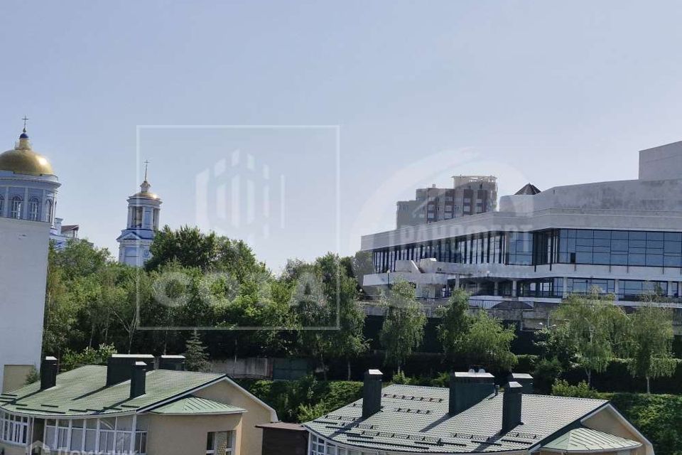 Продаётся 3-комнатная квартира, 108 м²