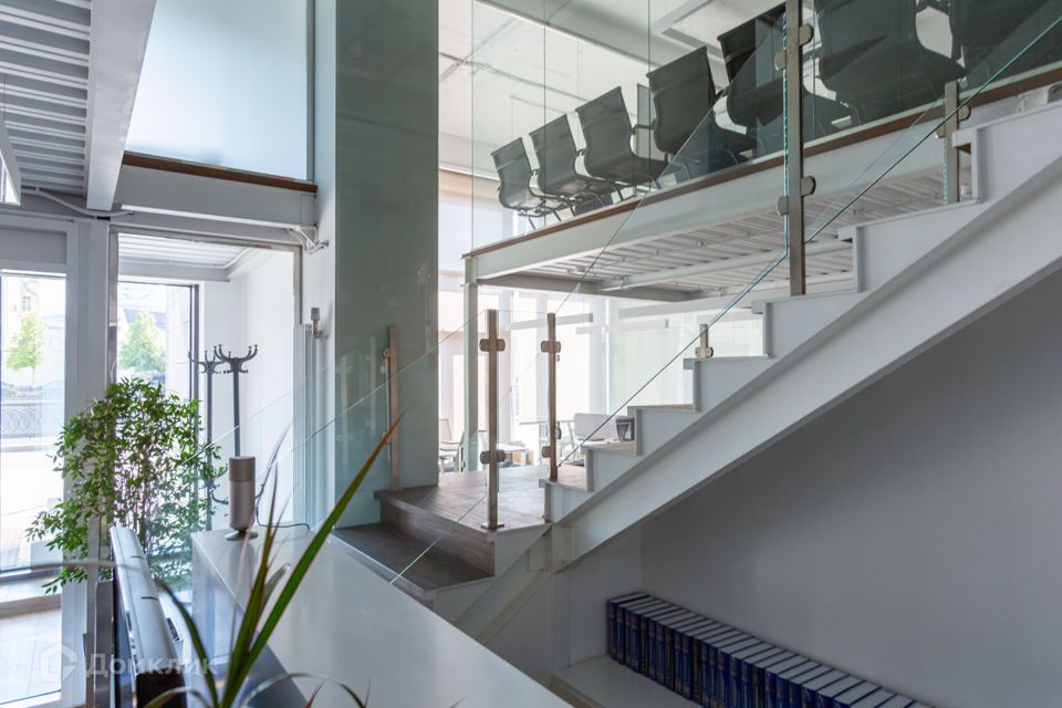 Продаётся 6-комнатная квартира, 309 м²