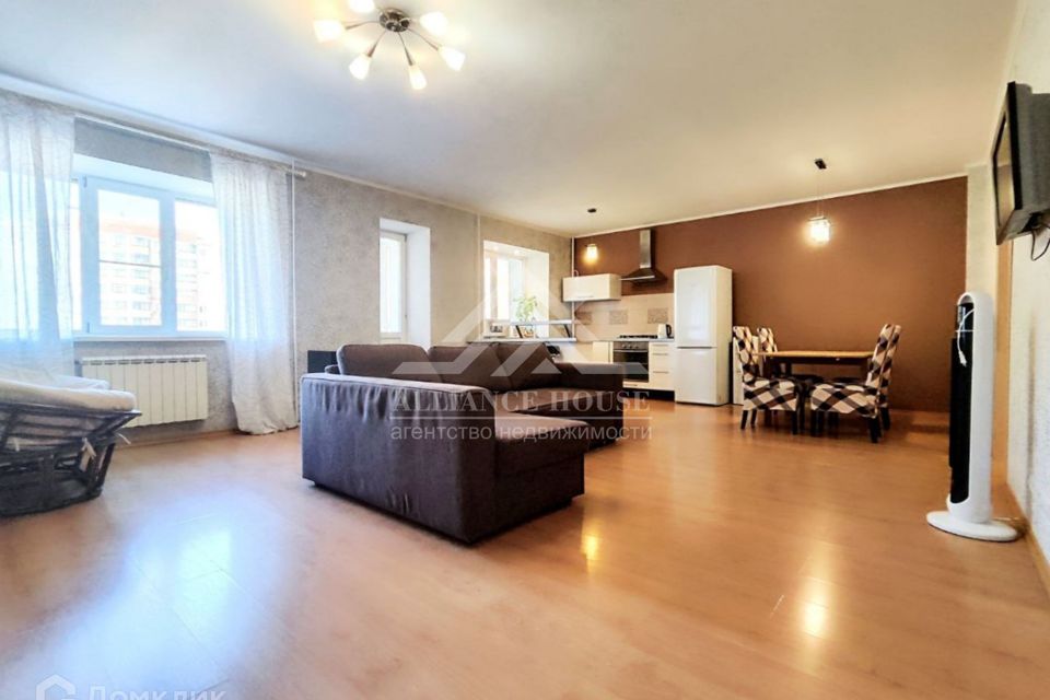 Продаётся 2-комнатная квартира, 81.2 м²
