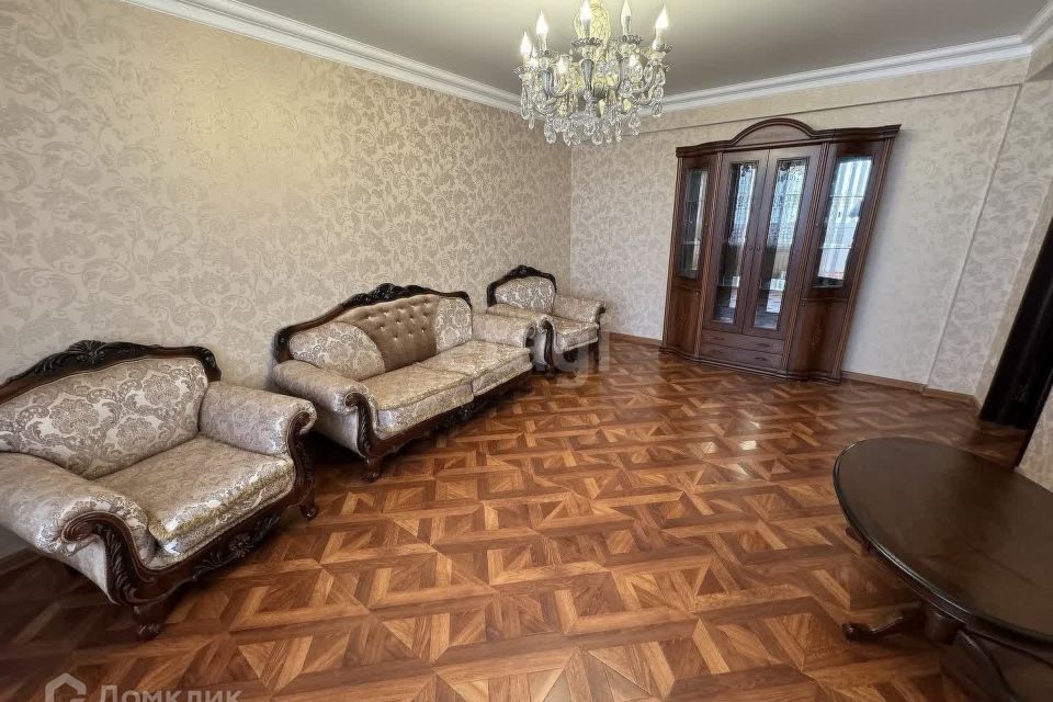 Продаётся 3-комнатная квартира, 106 м²