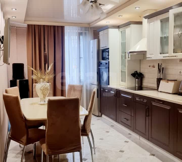 Продаётся 4-комнатная квартира, 95 м²