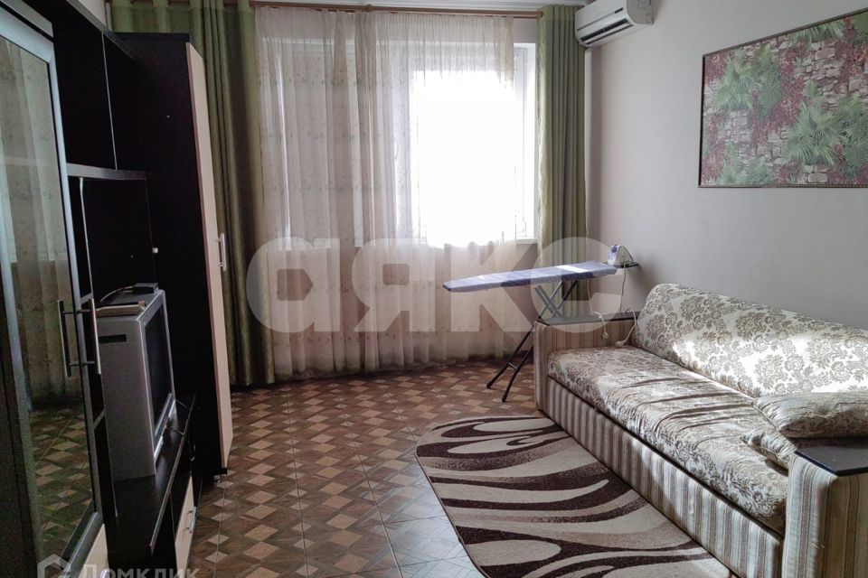 Продаётся 1-комнатная квартира, 42 м²