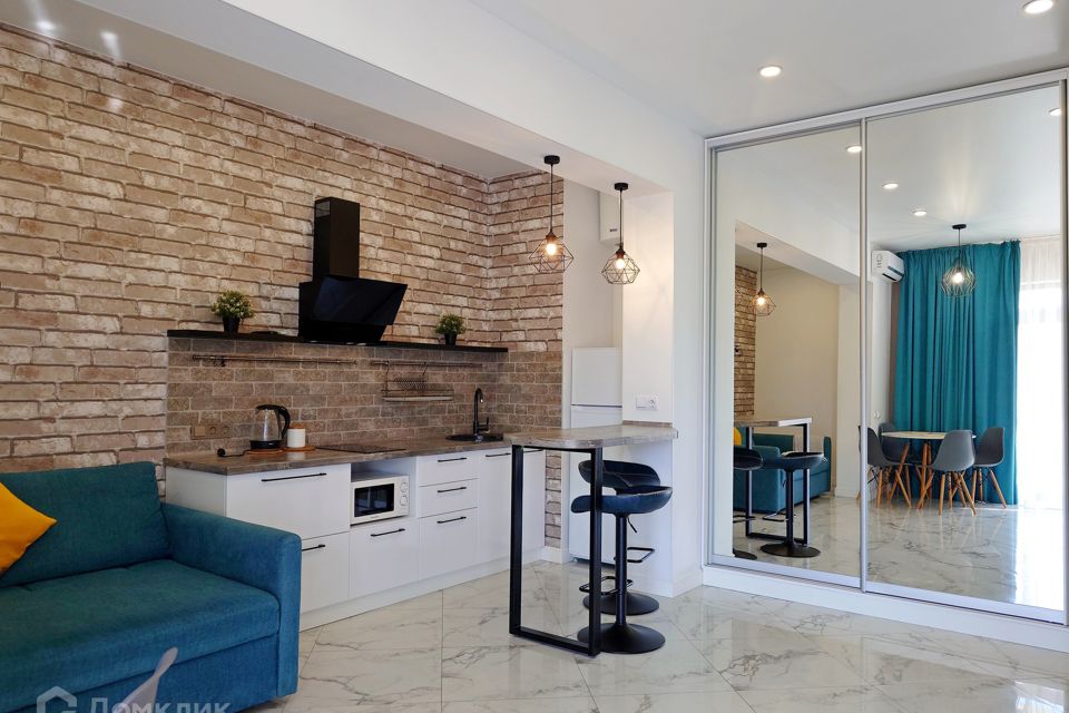 Продаётся 1-комнатная квартира, 42 м²