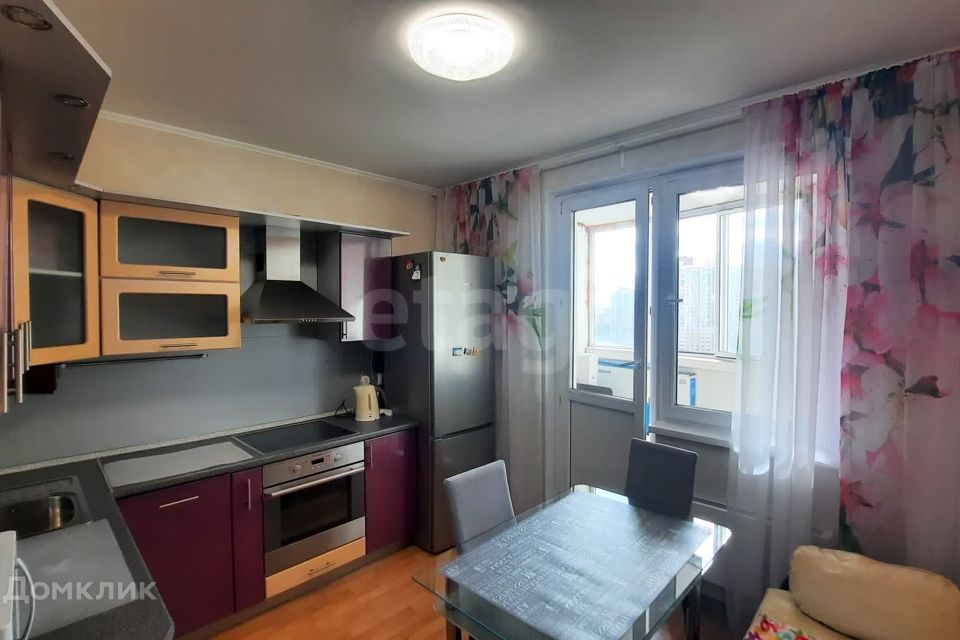 Продаётся 1-комнатная квартира, 42 м²