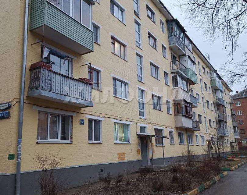 Продаётся 2 комнаты в 5-комн. квартире, 30 м²