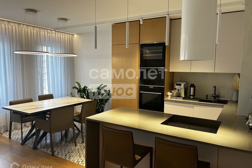 Продаётся 3-комнатная квартира, 103 м²