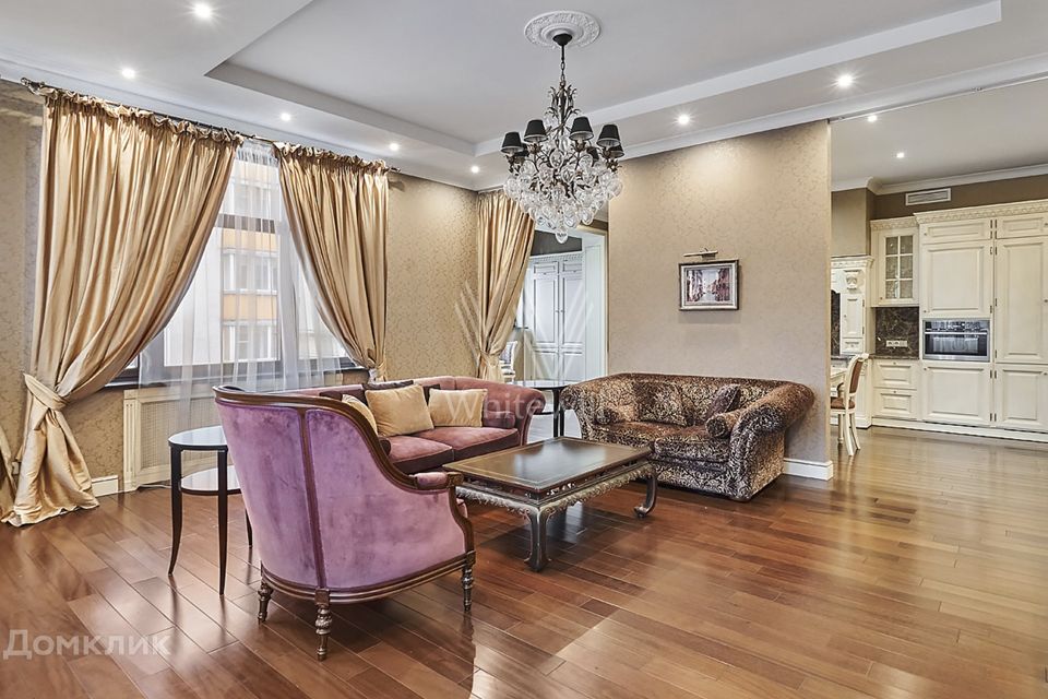 Сдаётся 5-комнатная квартира, 220 м²