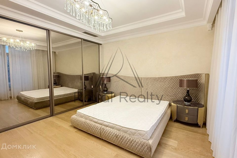 Сдаётся 1-комнатная квартира, 72 м²