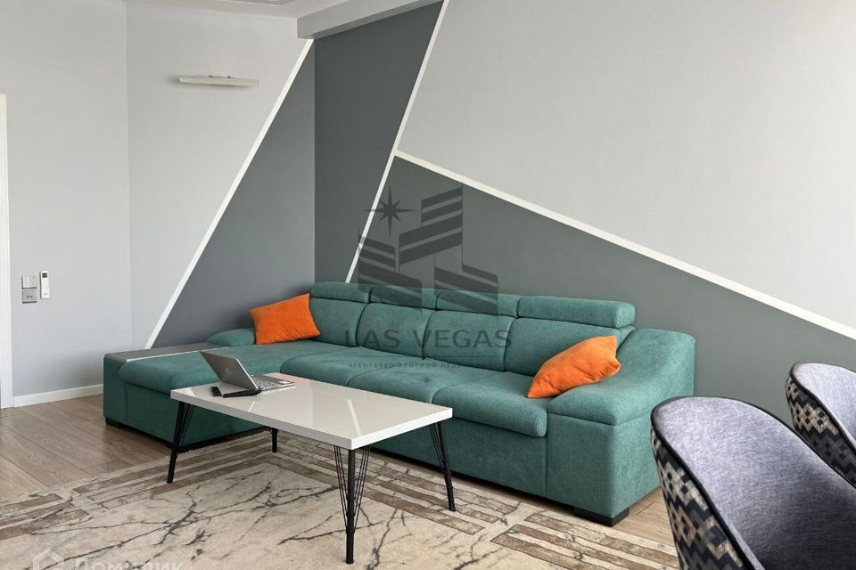 Сдаётся 4-комнатная квартира, 130 м²
