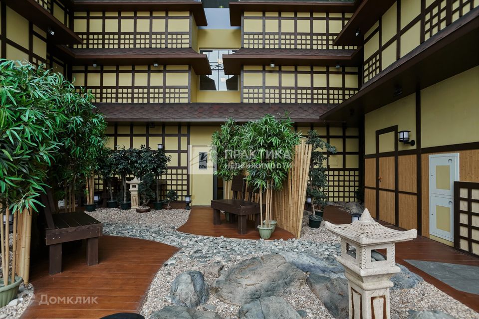 Продаётся 4-комнатная квартира, 160 м²