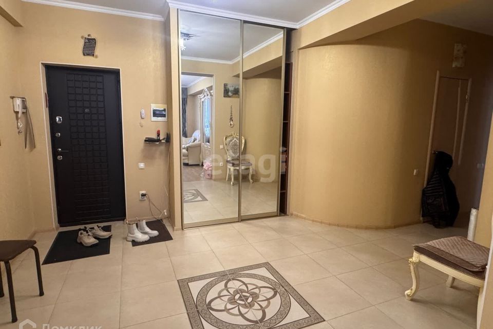 Продаётся 2-комнатная квартира, 76.1 м²