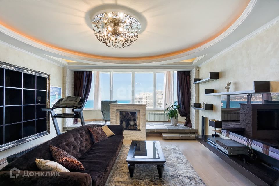Продаётся 3-комнатная квартира, 146 м²