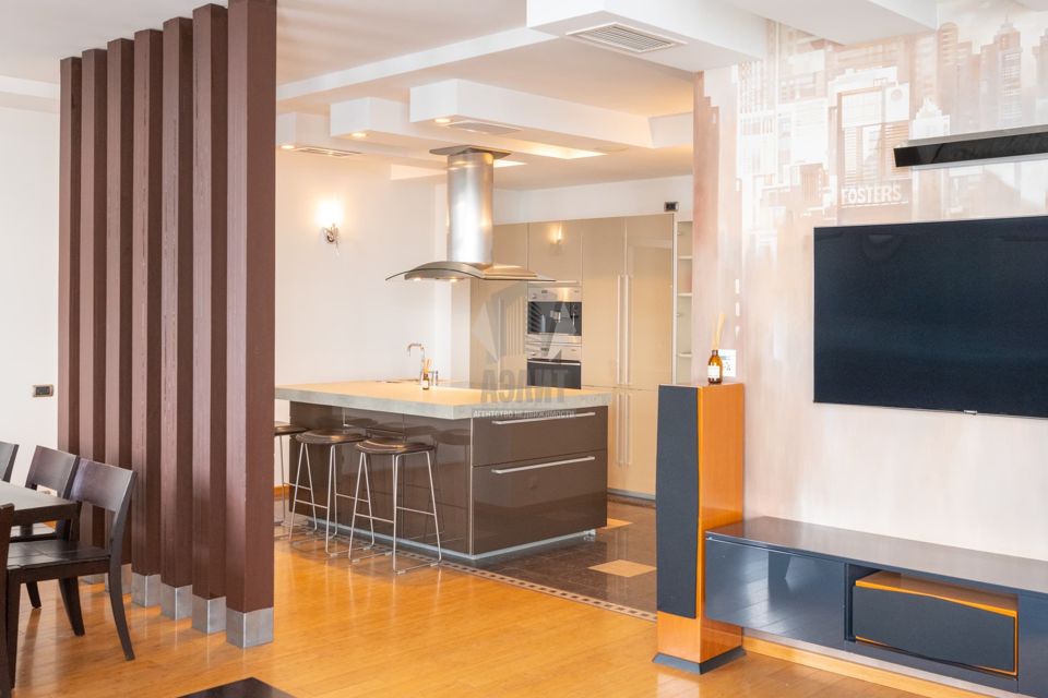 Продаётся 3-комнатная квартира, 120 м²