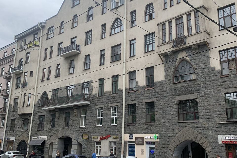 Продаётся 5-комнатная квартира, 141 м²