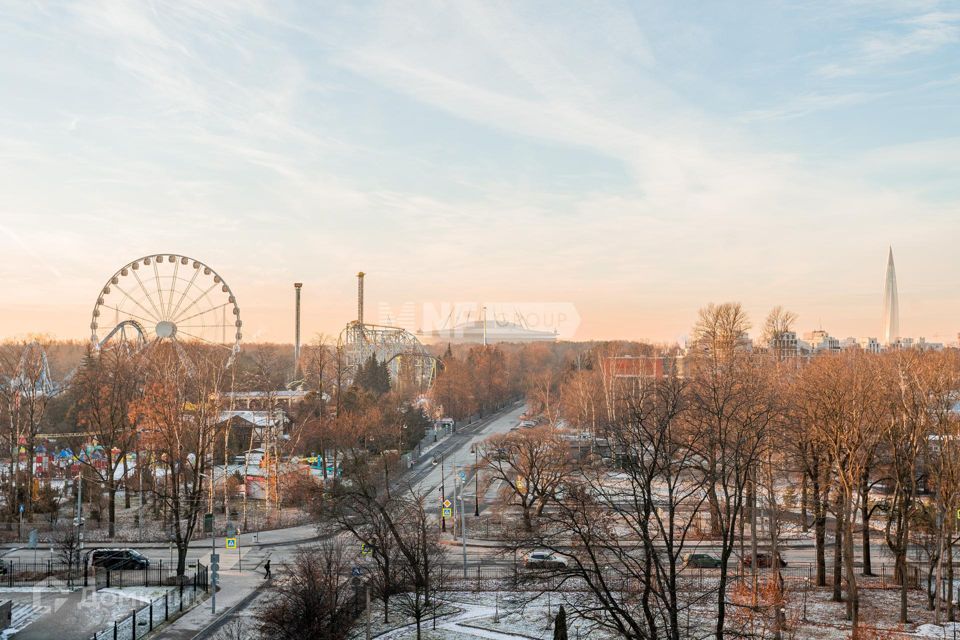 Продаётся 4-комнатная квартира, 180 м²