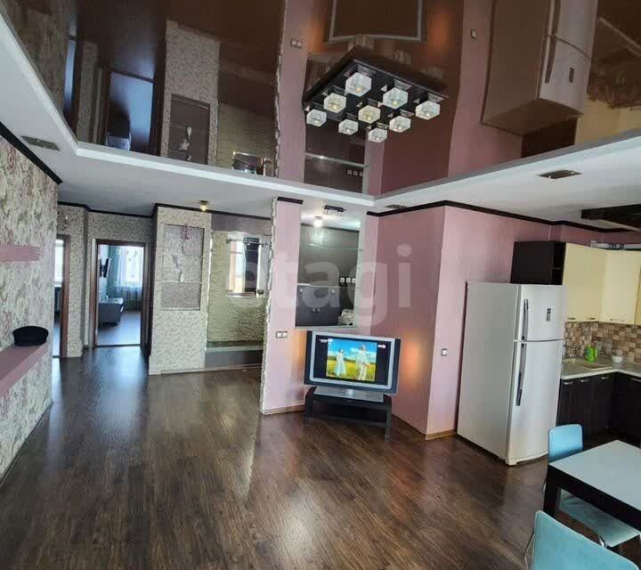 Продаётся 4-комнатная квартира, 105 м²