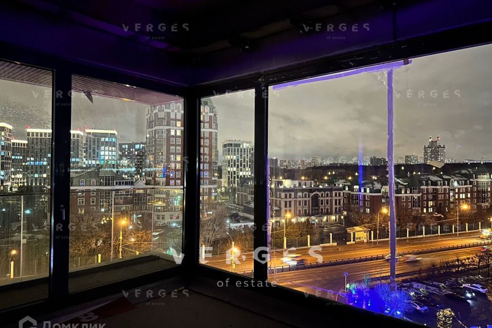 Продаётся 5-комнатная квартира, 202 м²