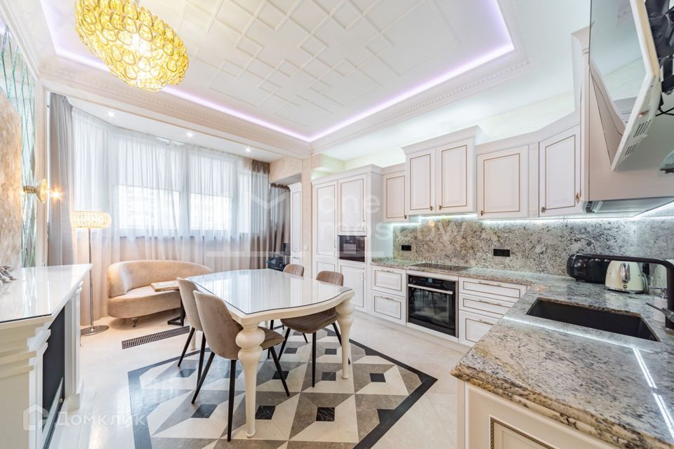 Продаётся 3-комнатная квартира, 130 м²