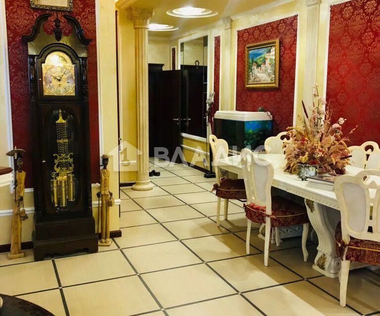 Продаётся 4-комнатная квартира, 104.7 м²
