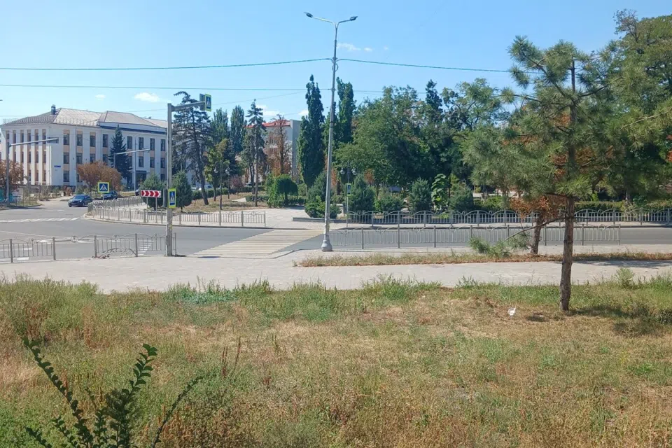 Сдаётся торговое помещение, 165.5 м²