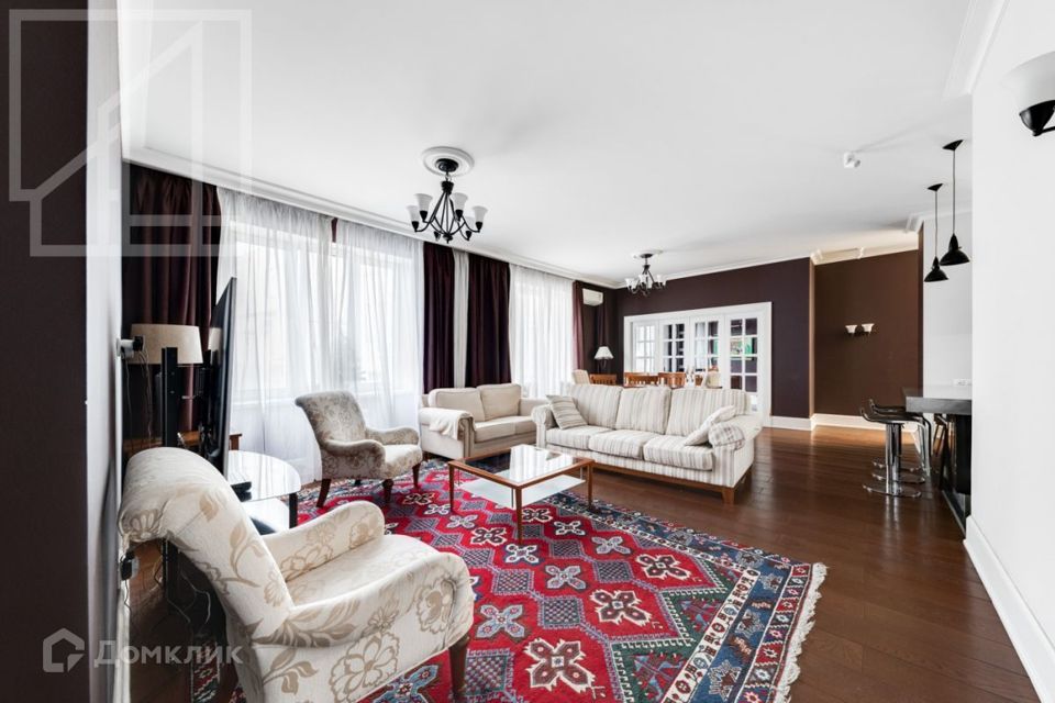 Сдаётся 4-комнатная квартира, 165 м²
