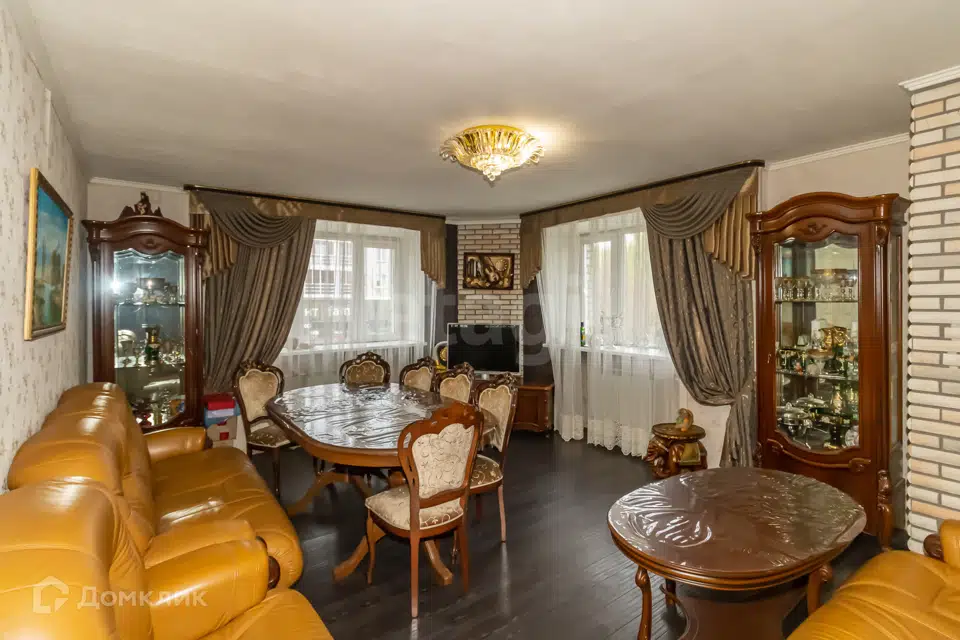 Продаётся 4-комнатная квартира, 149.1 м²