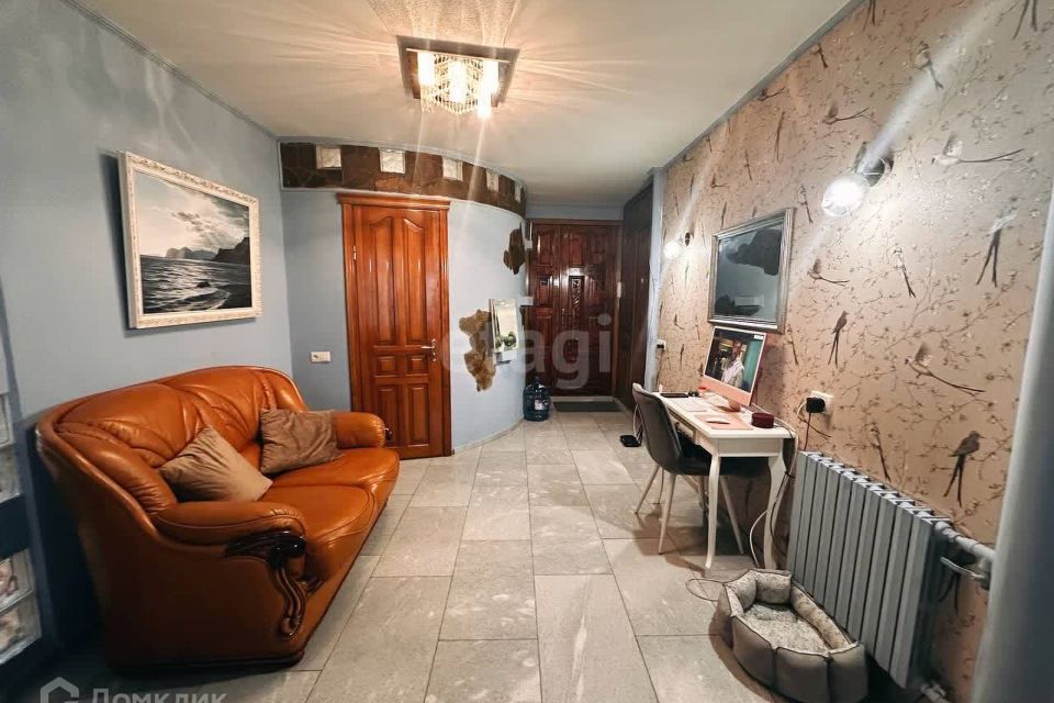 Продаётся 3-комнатная квартира, 181 м²