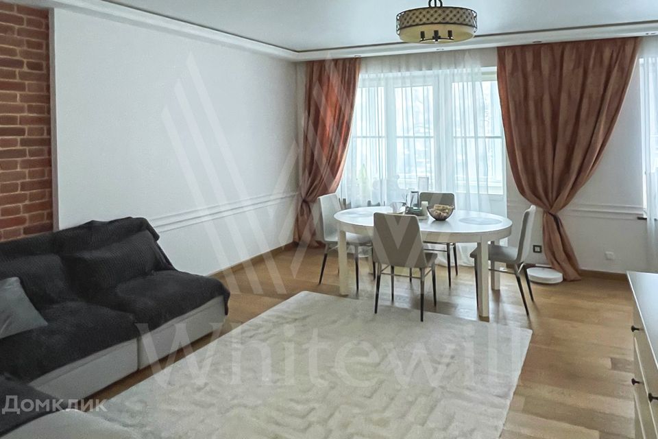 Продаётся 4-комнатная квартира, 145 м²