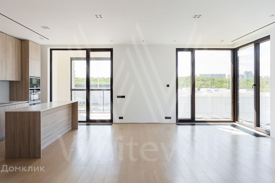 Продаётся 4-комнатная квартира, 155 м²